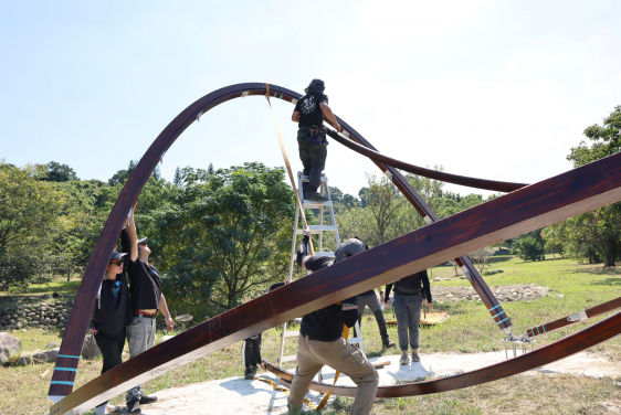 Glue-laminated timber beam assembly (photo credit: Building Simplexity Lab)